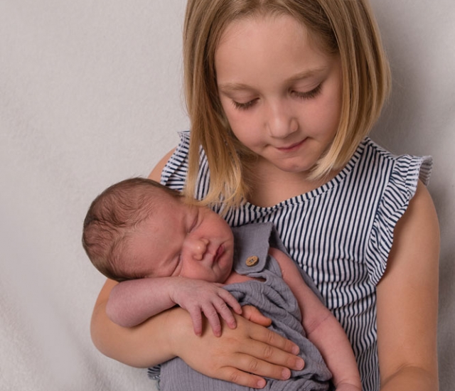 Geschwisterfotografie mit Baby Neugeborenen Eichstätt Weißenburg